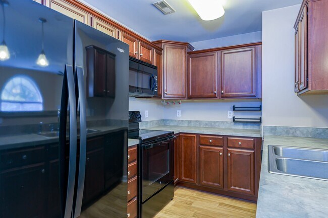 Building Photo - 4702 Pennoak Ln