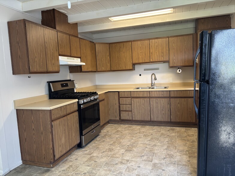 Building Photo - 2439 Pierpont Blvd