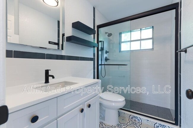 Building Photo - 5207 N Flagler Dr