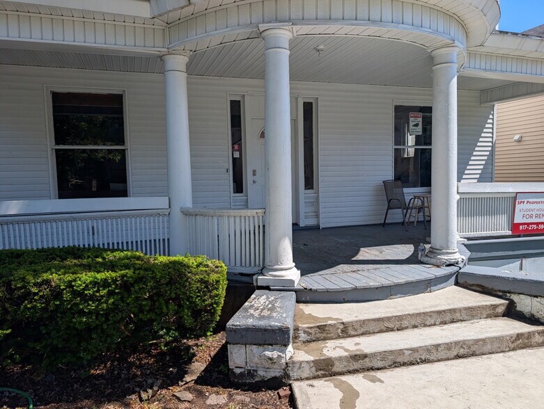Building Photo - 428 Taylor Ave
