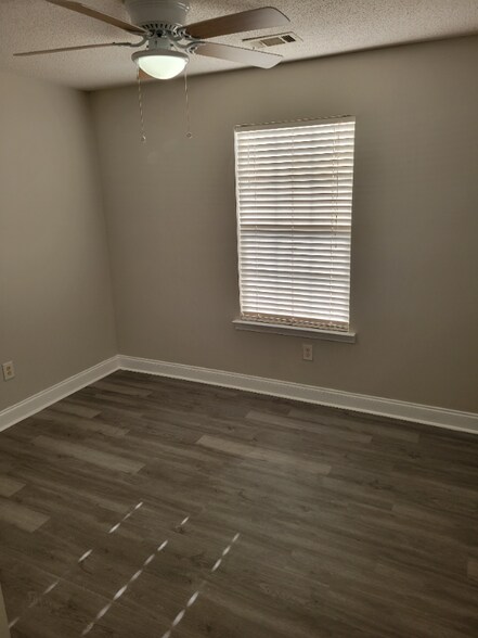 Building Photo - 3572 Confederate Dr