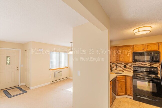 Building Photo - 85 N Main St