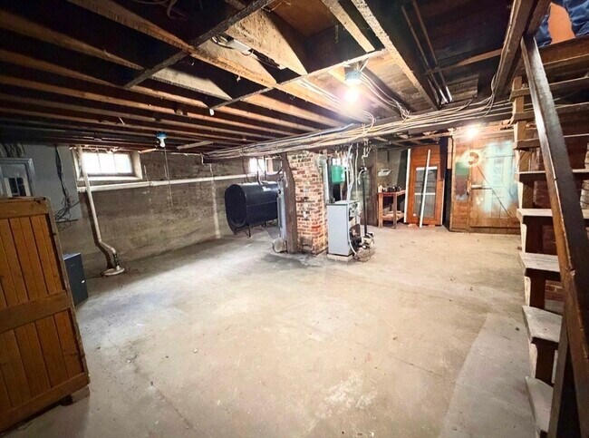 Building Photo - 38 A St