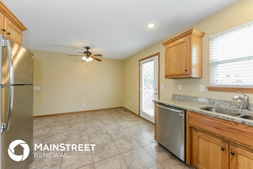 Building Photo - 1700 Clear Creek Dr