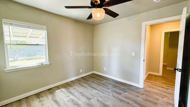 Building Photo - Beautifully Remodeled Home in Near Powell ...