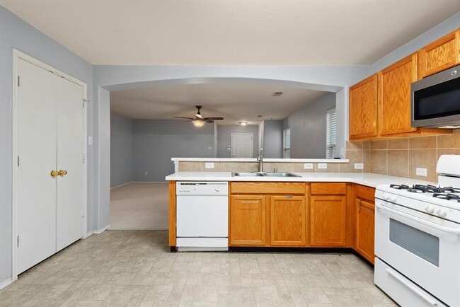 Building Photo - 1614 Wooded Acres Dr