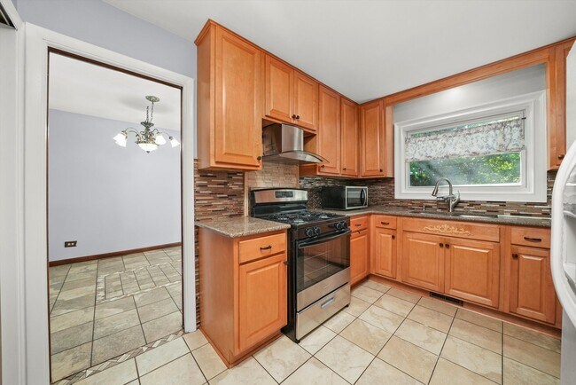 Building Photo - 318 Brittain