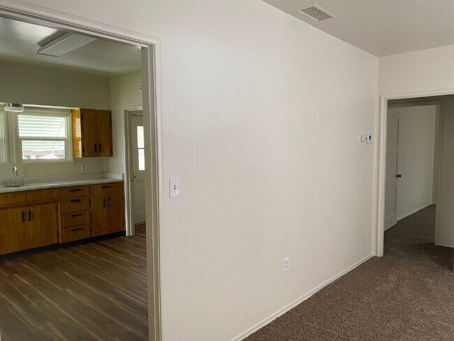 Building Photo - Charming 2-Bedroom, 1-Bath Home with Modern Updates on a Spacious Lot