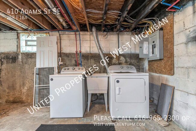 Building Photo - Available Now | Cozy 2 Bedroom 1 Bathroom ...