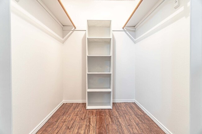 Building Photo - Quiet and Quaint Duplex in Rogers!