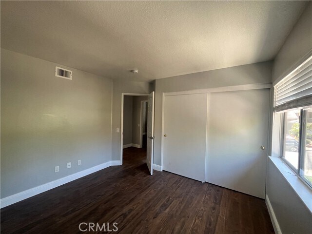 Building Photo - 2300 Meadow View Ln