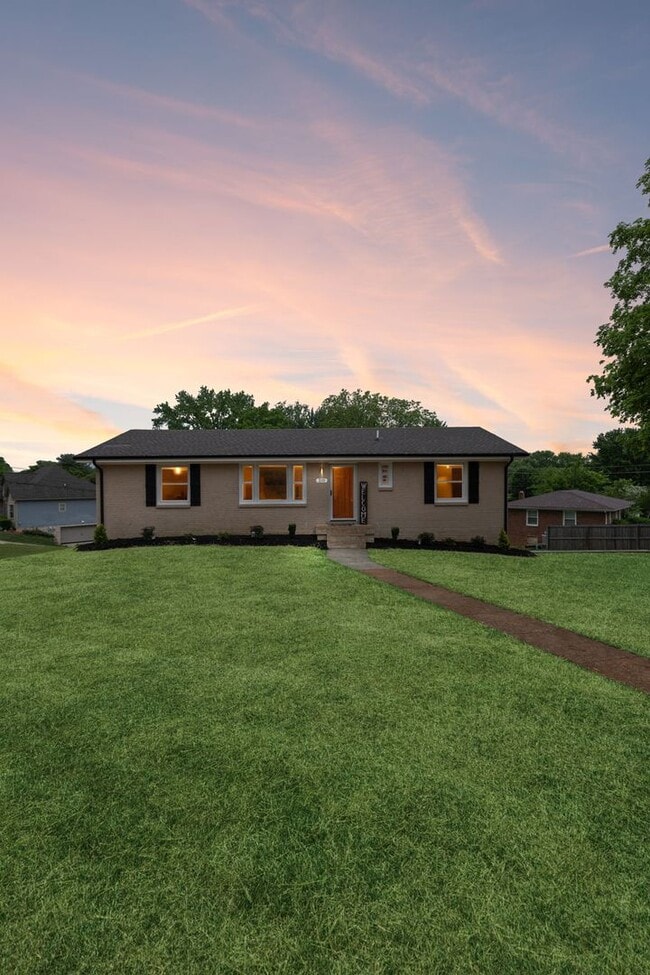 Primary Photo - Sango Beauty With Finished Basement!