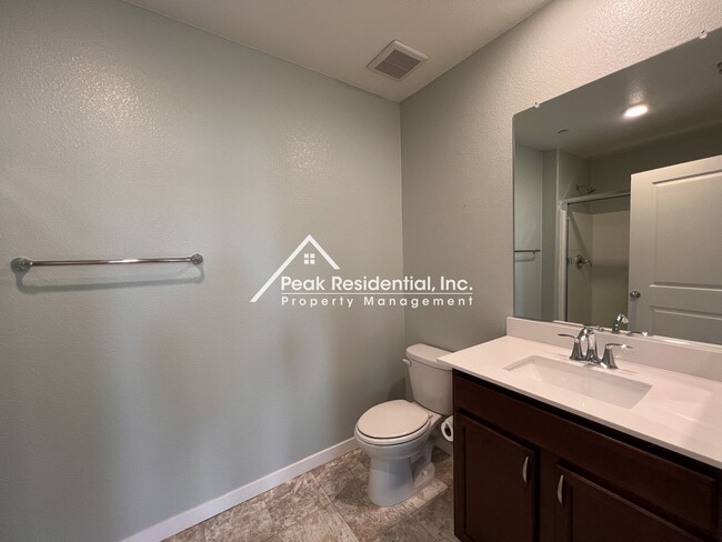 Building Photo - Updated 3bd/3ba North Natomas Townhouse