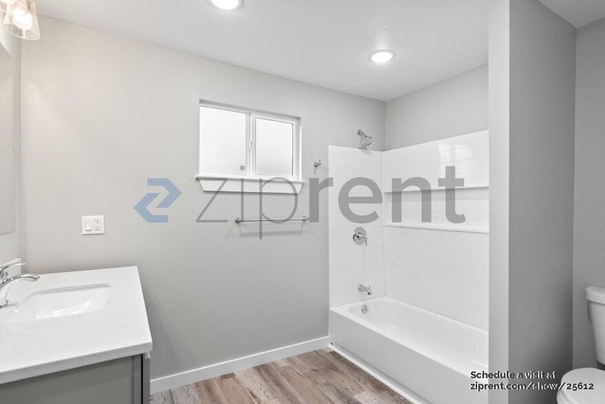 Building Photo - Unit
