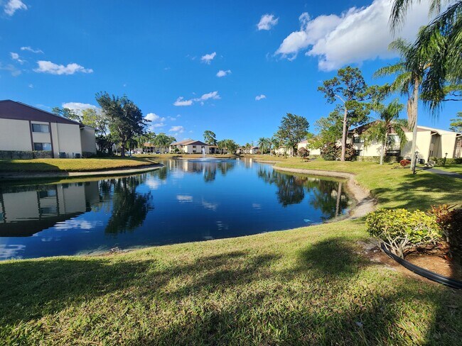 Building Photo - 310 Knotty Pine Cir
