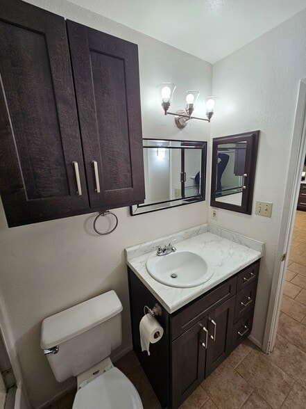 Building Photo - 221 Lincoln Ave