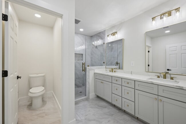 Building Photo - 5475 Sunbury Dr