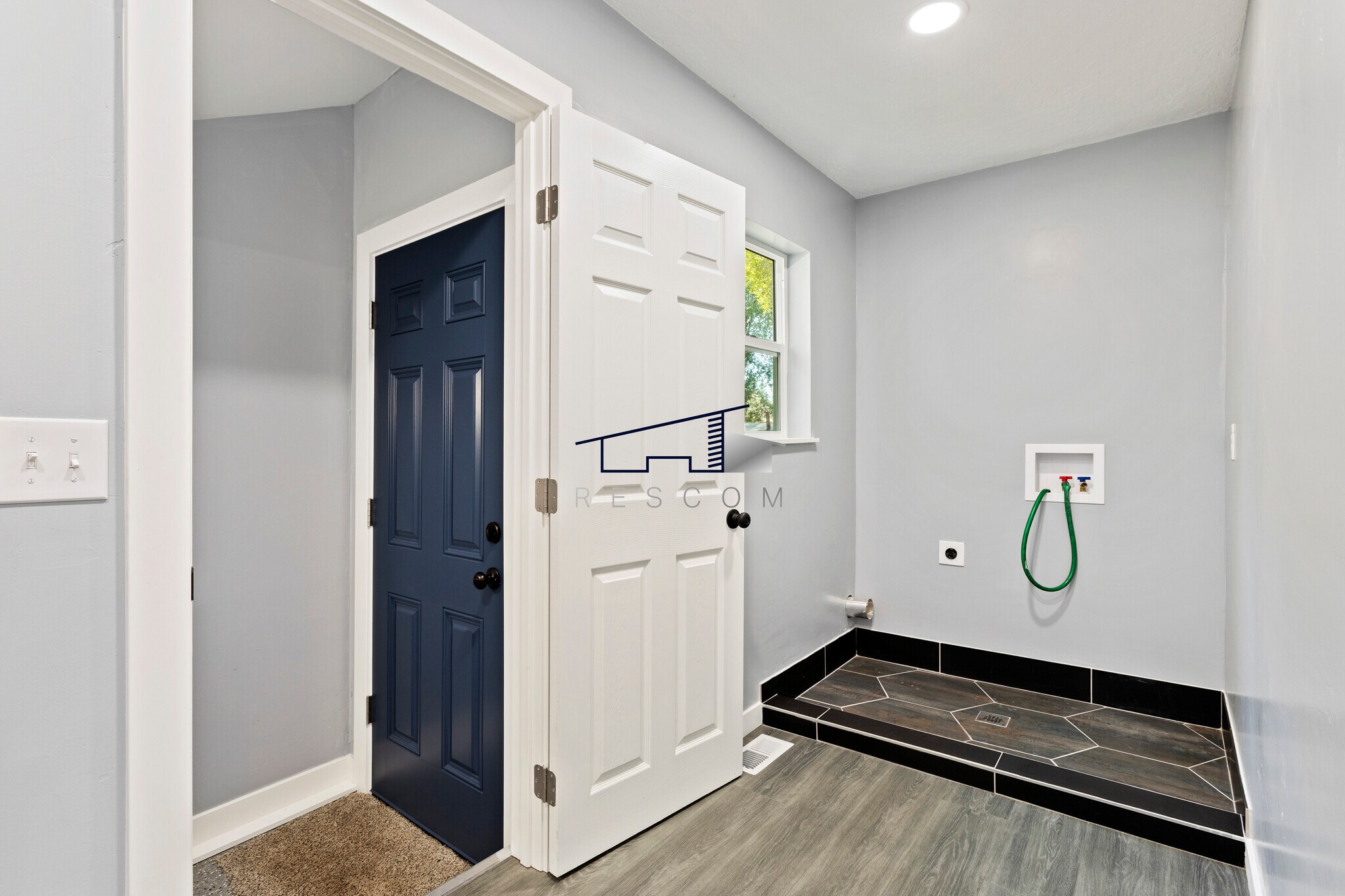 Building Photo - 2060 Jefferson Ave