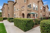 Building Photo - Single story condo in Natomas!