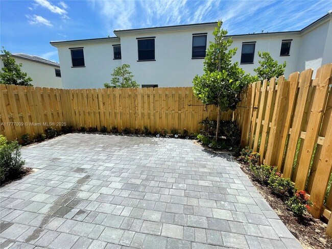 Building Photo - 28526 SW 134th Ave