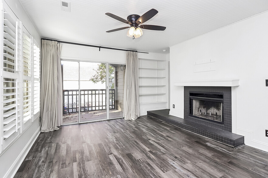 Building Photo - 1109 E Morehead St