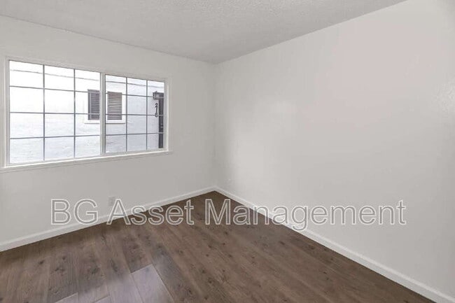 Building Photo - 212 Westwood St