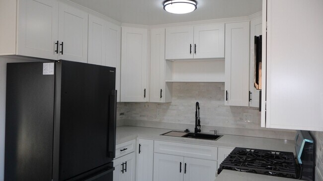 Building Photo - 2 Bed 1 Bath Apartment For Rent in San Ysidro