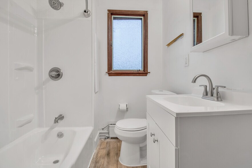 Building Photo - 79 Ideal St