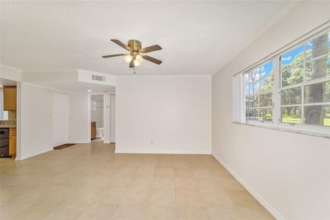 Building Photo - 2/2 downstairs unit Silver Downs Condominiums