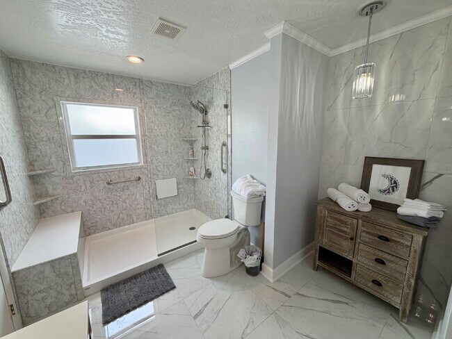 Building Photo - Gorgeous Pool Home in Satellite Beach!!