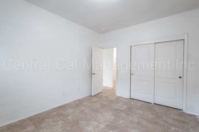 Building Photo - 4 Bedroom, 2 Bath Home - $2450 per month!