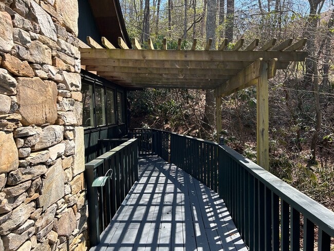 Building Photo - Central AVL - Large Custom Built Home with...