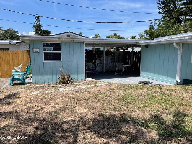 Building Photo - 66 River Dr