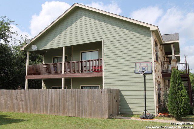 Building Photo - Pine St.