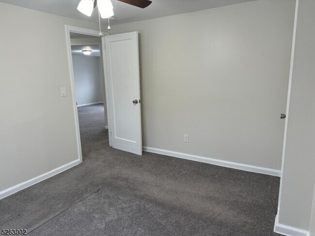 Building Photo - 42 Summit Ave