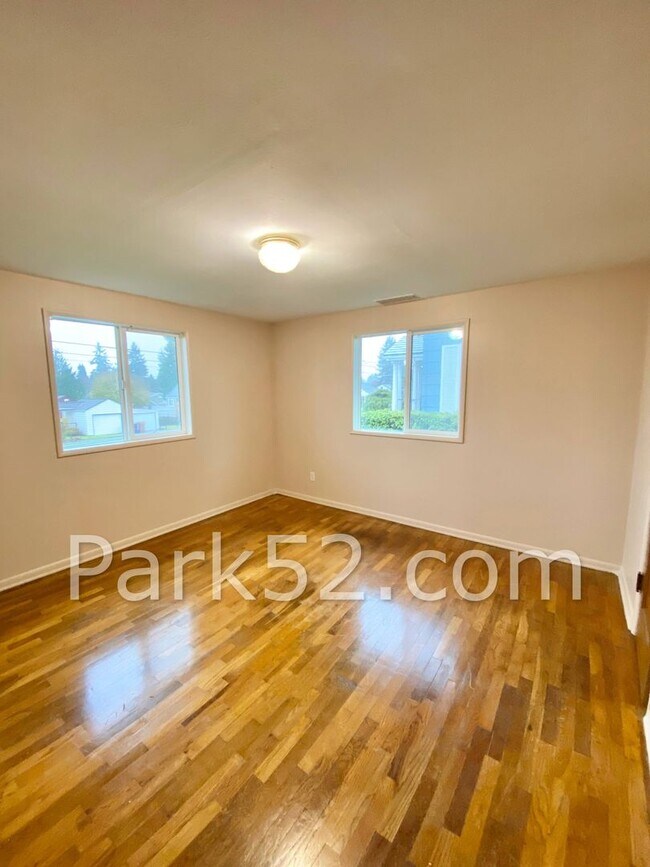 Building Photo - Tacoma Single Family 2 Bedroom 1 Bath With...