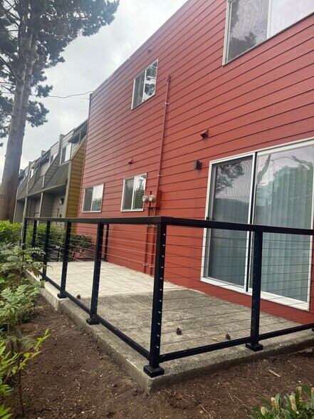 Building Photo - 3055 SE 20th Ave