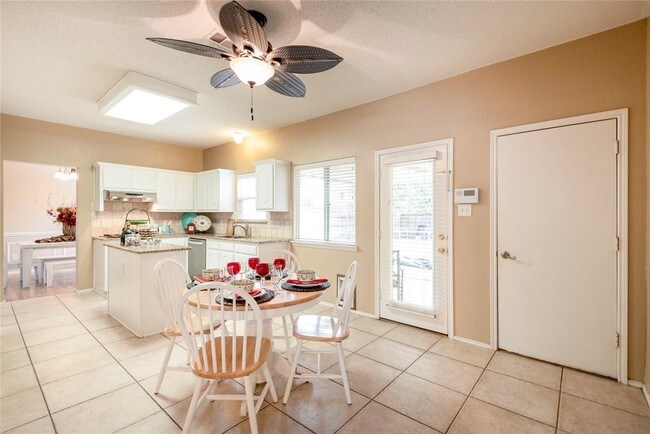 Building Photo - 5517 Vineyard Ln