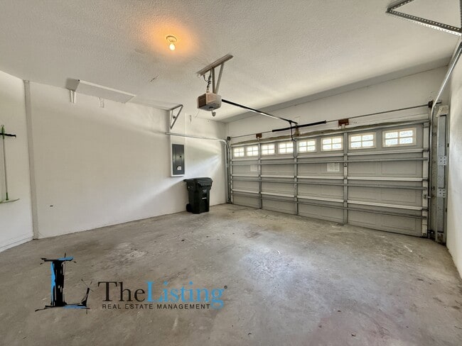 Building Photo - 4052 Alan Dr