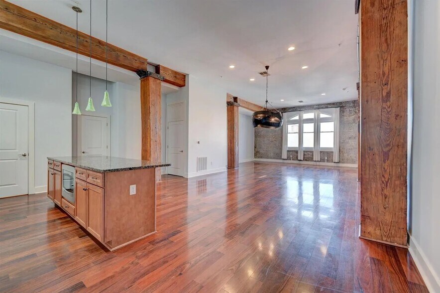 Building Photo - 435 S Front St