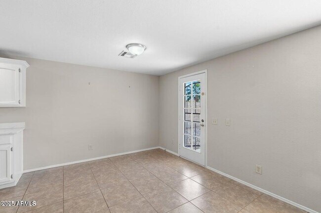 Building Photo - 1525 W El Alba Way