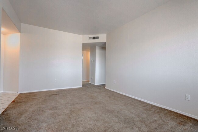 Building Photo - 1050 E Cactus Ave