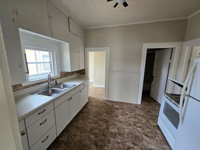 Building Photo - 3 Bedroom house