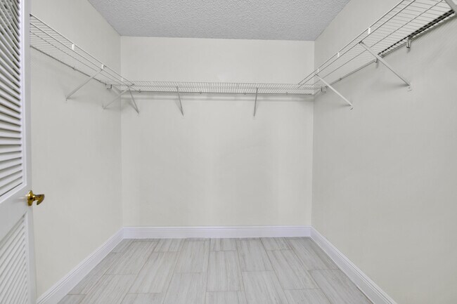 Building Photo - 5625 Aspen Ridge Cir