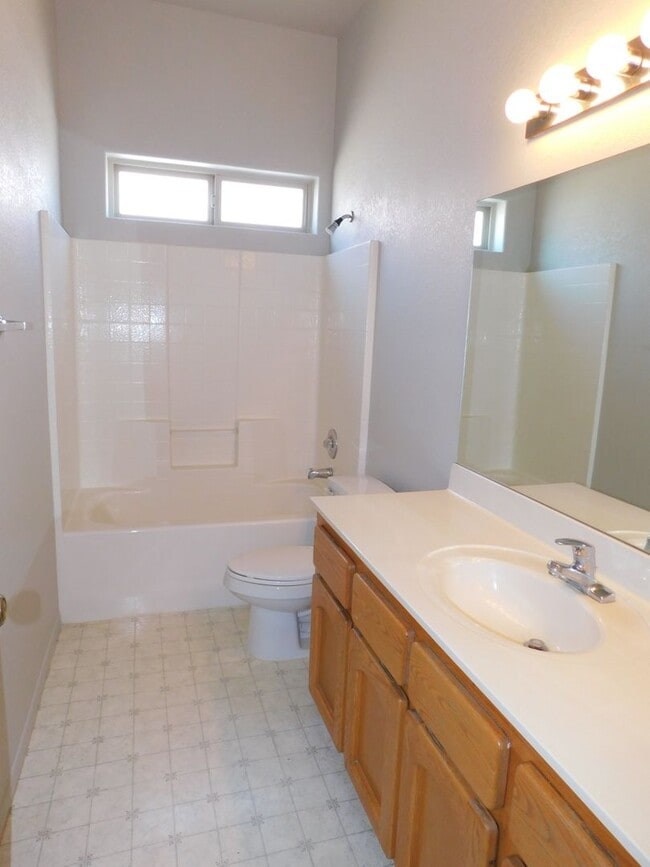 Building Photo - 3 BED 2 BATH IN YUMA EAST!