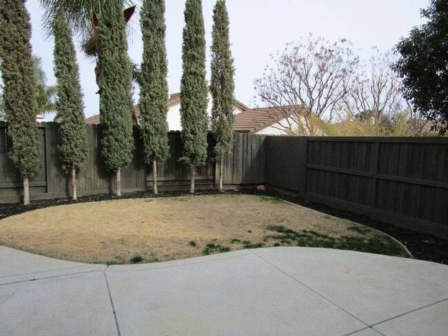 Building Photo - Quiet Court Location
