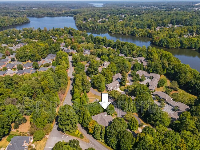 Building Photo - 8 Indigo Cove