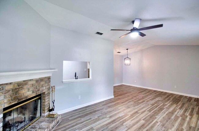 Building Photo - 425 High Point Ln
