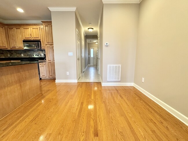 Building Photo - 1801 Brentwood Pointe