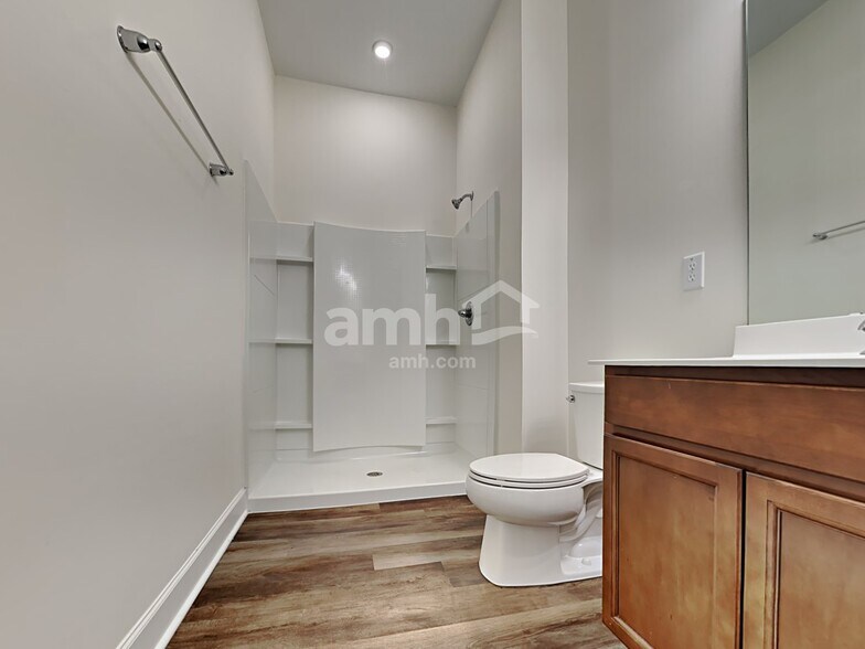 Building Photo - 133 Trumpet Vine Dr